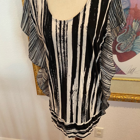 Black and white blouse - Picture 3 of 10